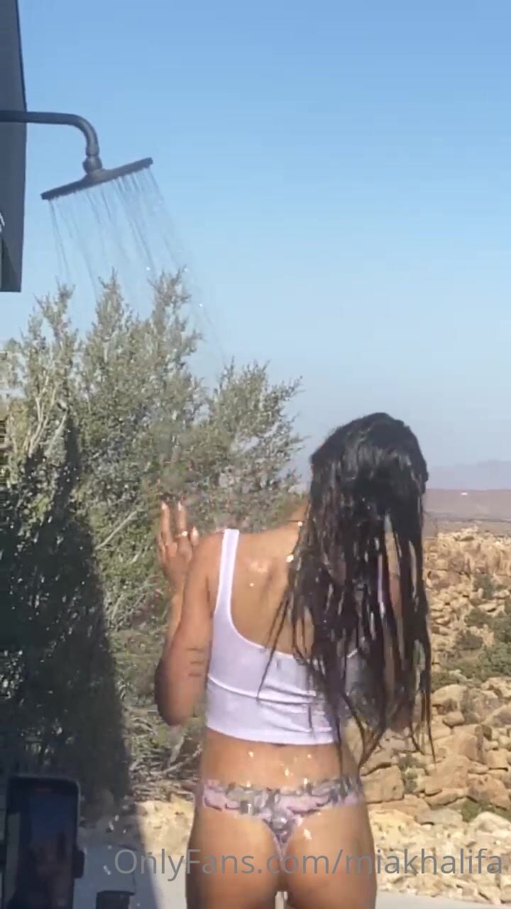 mia khalifa wet