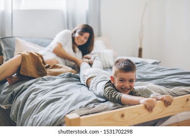 betty hammons recommends mom and son share the bed pic