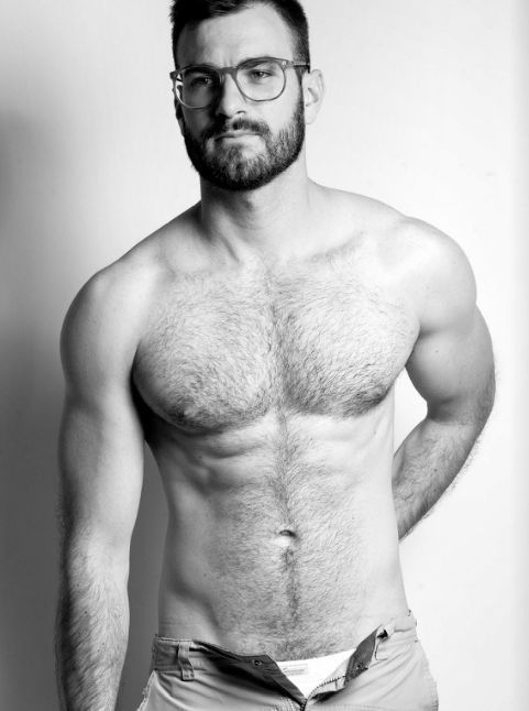 chris smale share naked guys with beards photos