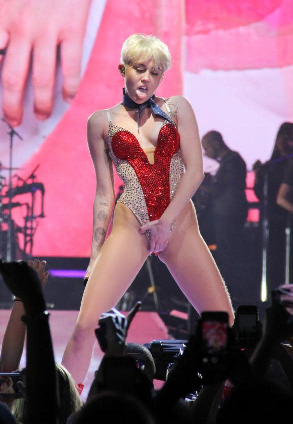 aspi elavia recommends Miley Cyrus Crotch Photos