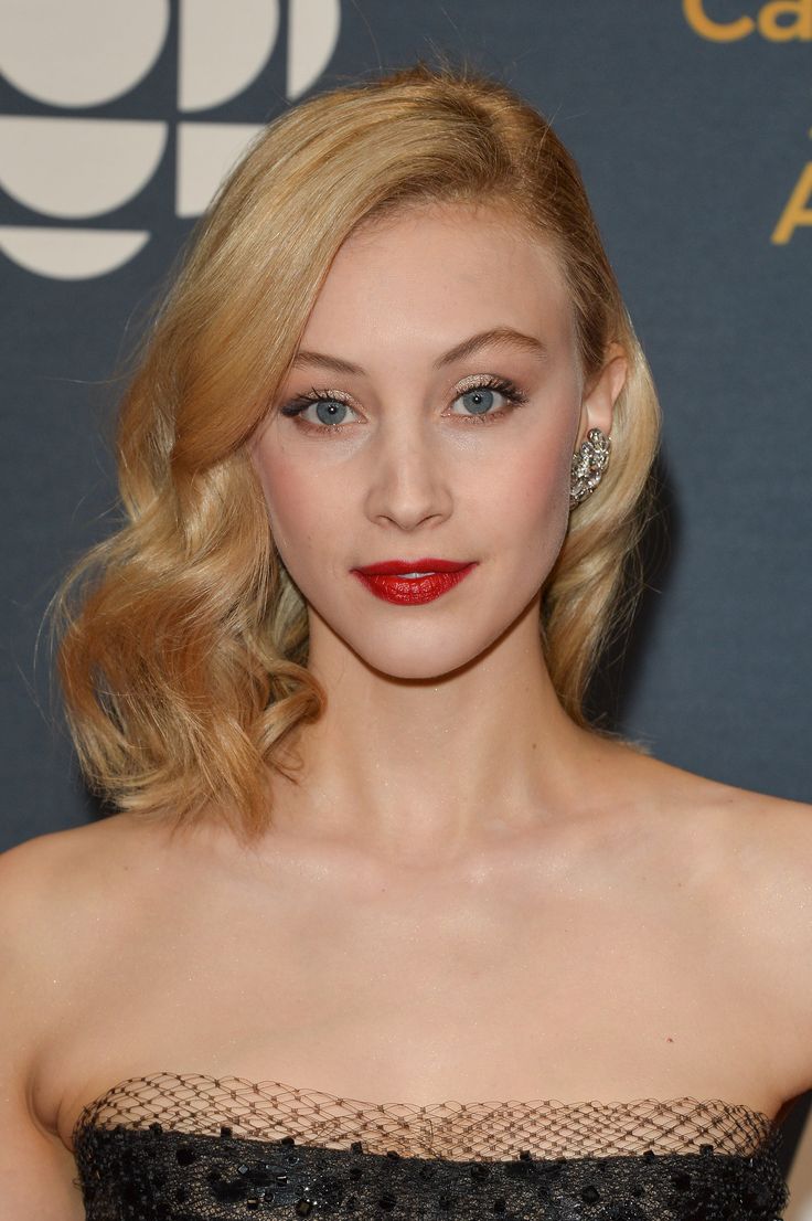 Sarah Gadon Nude font packs