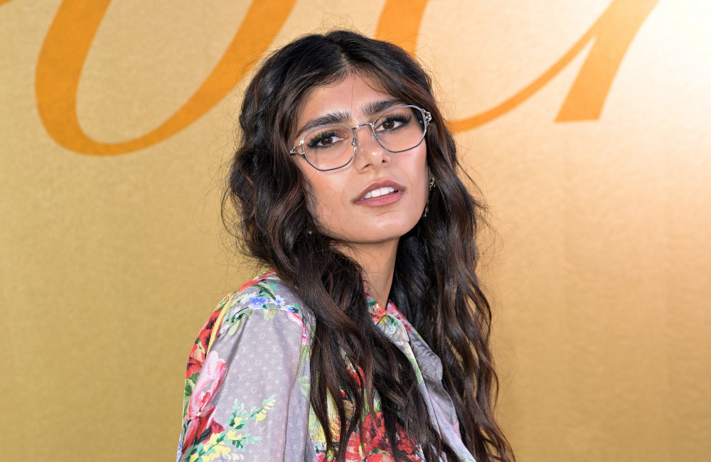 donna unruh recommends mia khalifa thicc pic