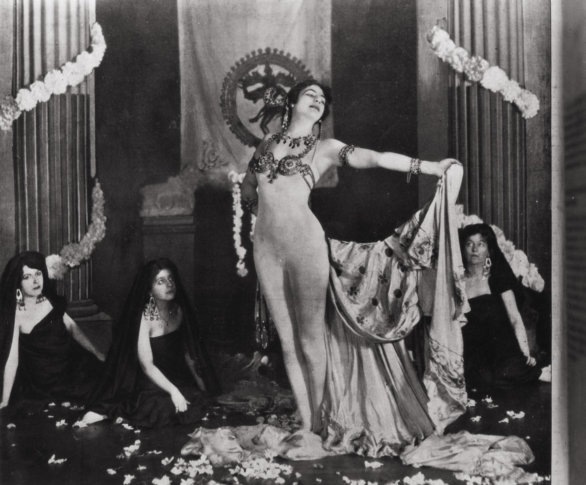 azlina sapiee recommends Mata Hari Nude