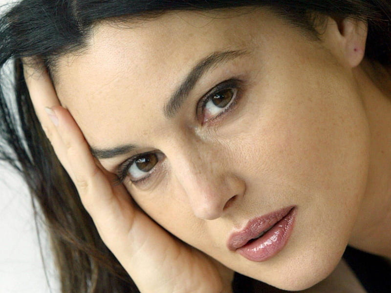 comay hoa recommends monica bellucci nude pics pic