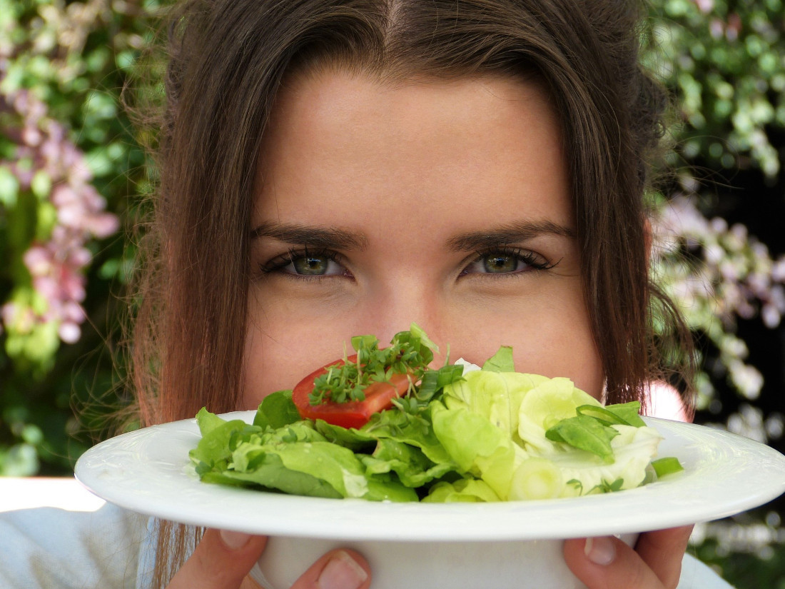 don hutchins recommends Salad Tossing Videos