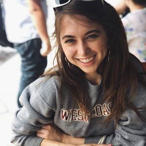 annie xin add riley reid head photo