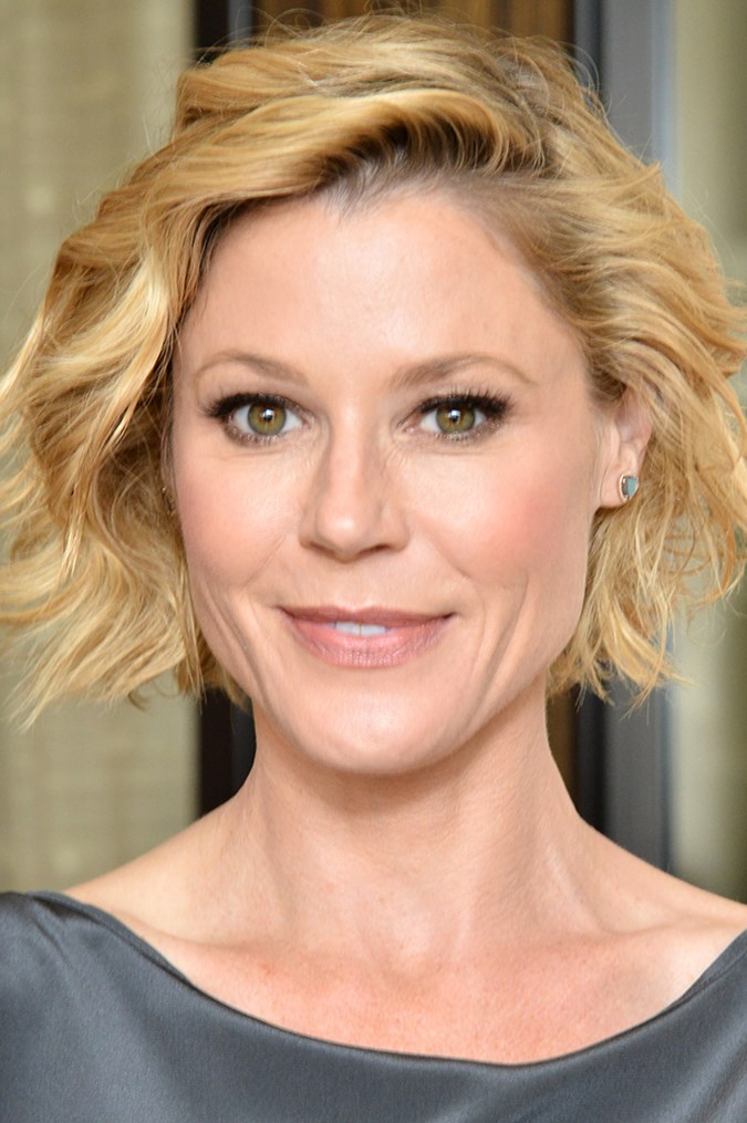 brit skinner recommends julie bowen nude pic