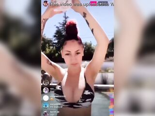 Bhad Bhabie Titties masturbieren beobachtet