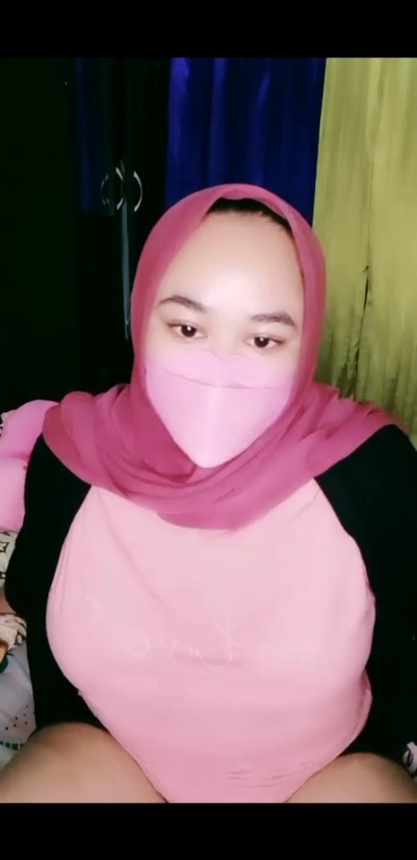 cameron sauerland recommends jilbab live bugil pic