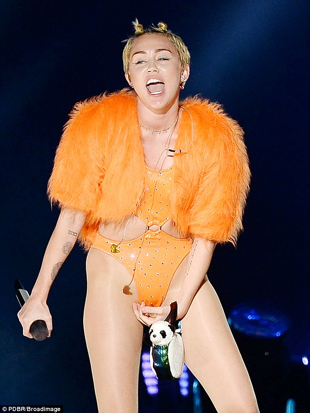 cholo aquino recommends miley cyrus naked on stage pic