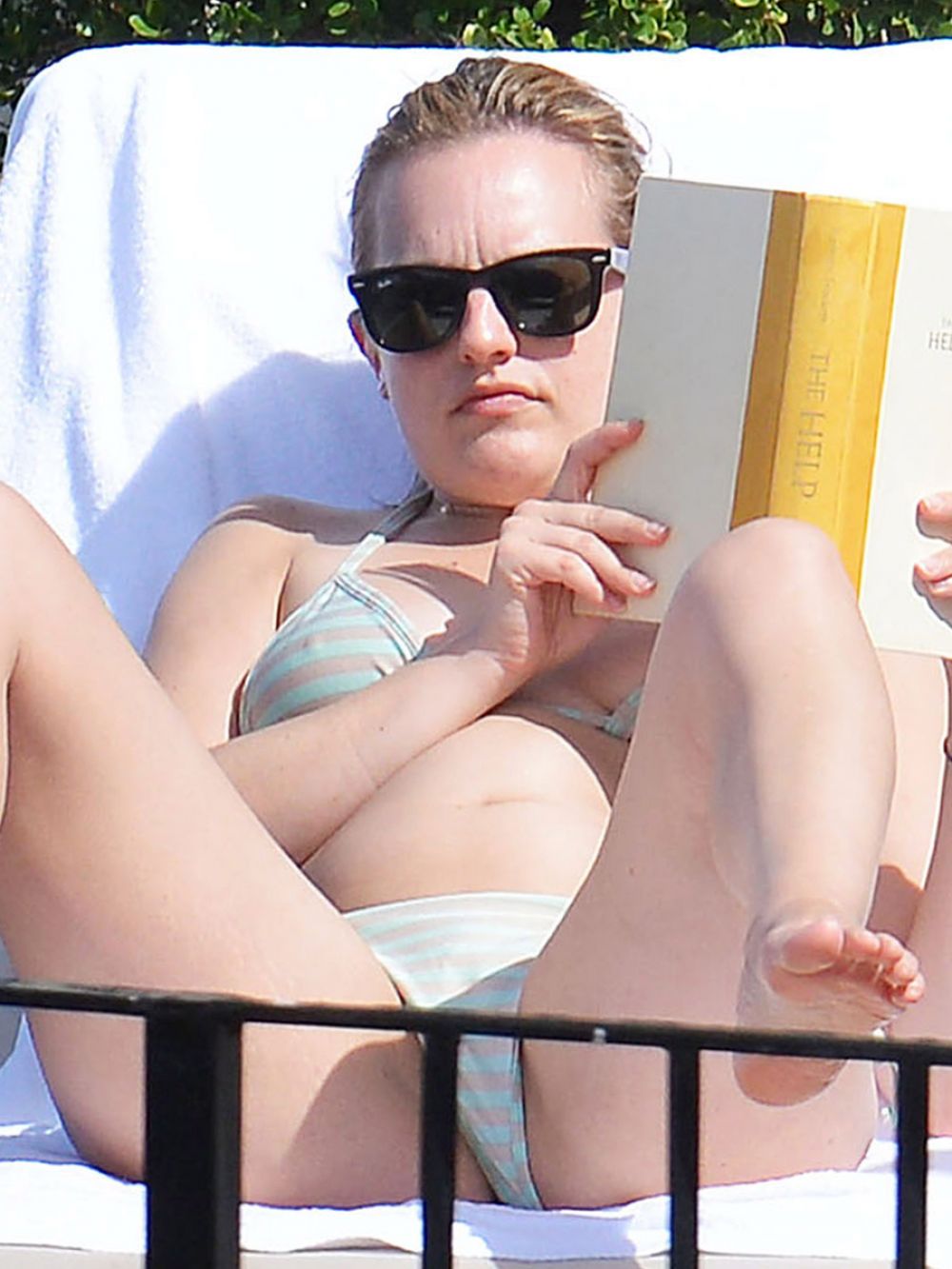 Elisabeth Moss Sexy stitch porn