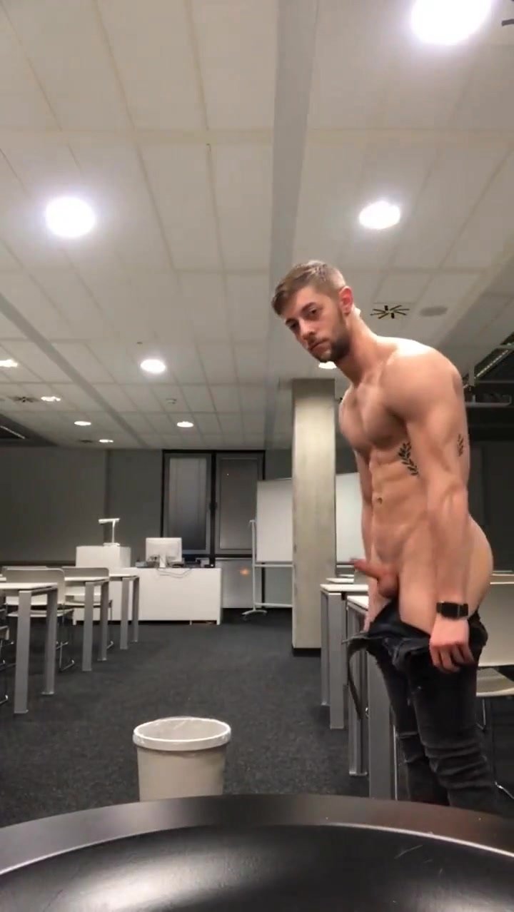 Jerking Off During Class mom xxx