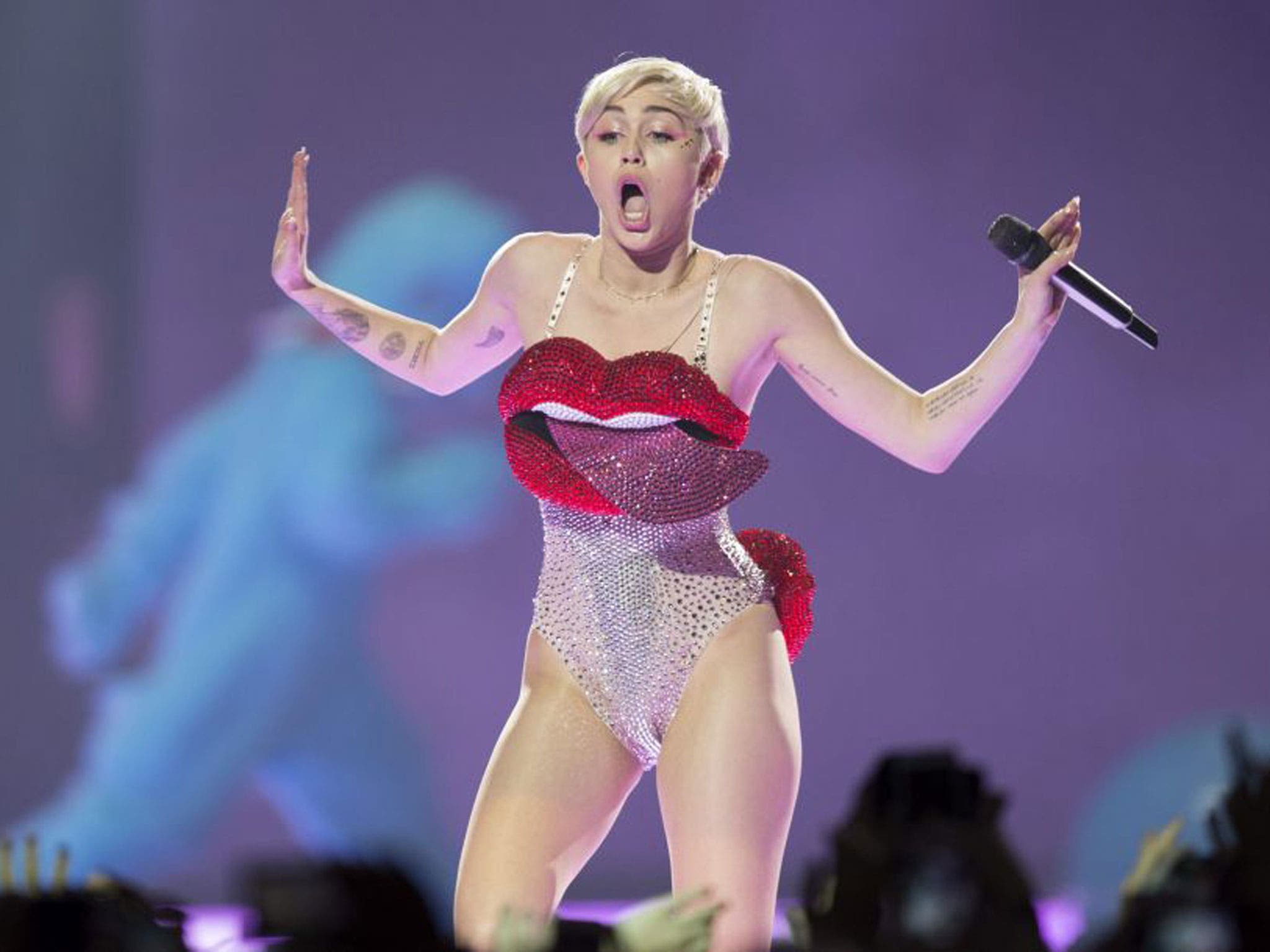 anderson jeffrey recommends miley cyrus pron pic