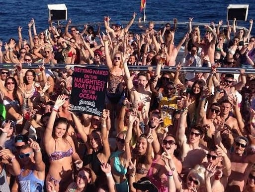 Topless Boat Party till nude