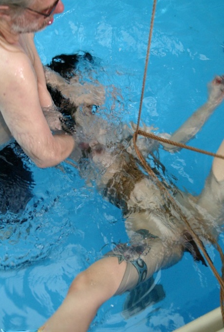 chika suki recommends underwater asian porn pic